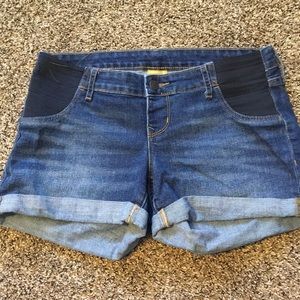 Side panel maternity shorts